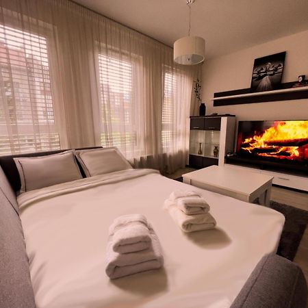 Elegant Escape Apartment II - City Centre Bratislava Ngoại thất bức ảnh