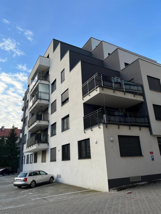 Elegant Escape Apartment II - City Centre Bratislava Ngoại thất bức ảnh