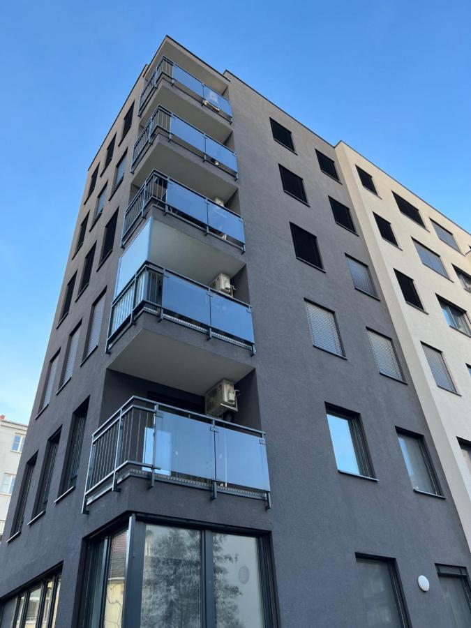 Elegant Escape Apartment II - City Centre Bratislava Ngoại thất bức ảnh