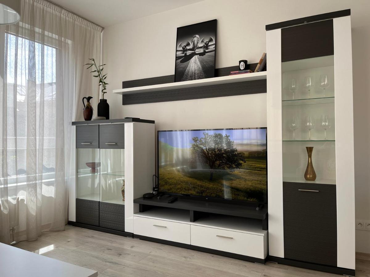 Elegant Escape Apartment II - City Centre Bratislava Ngoại thất bức ảnh